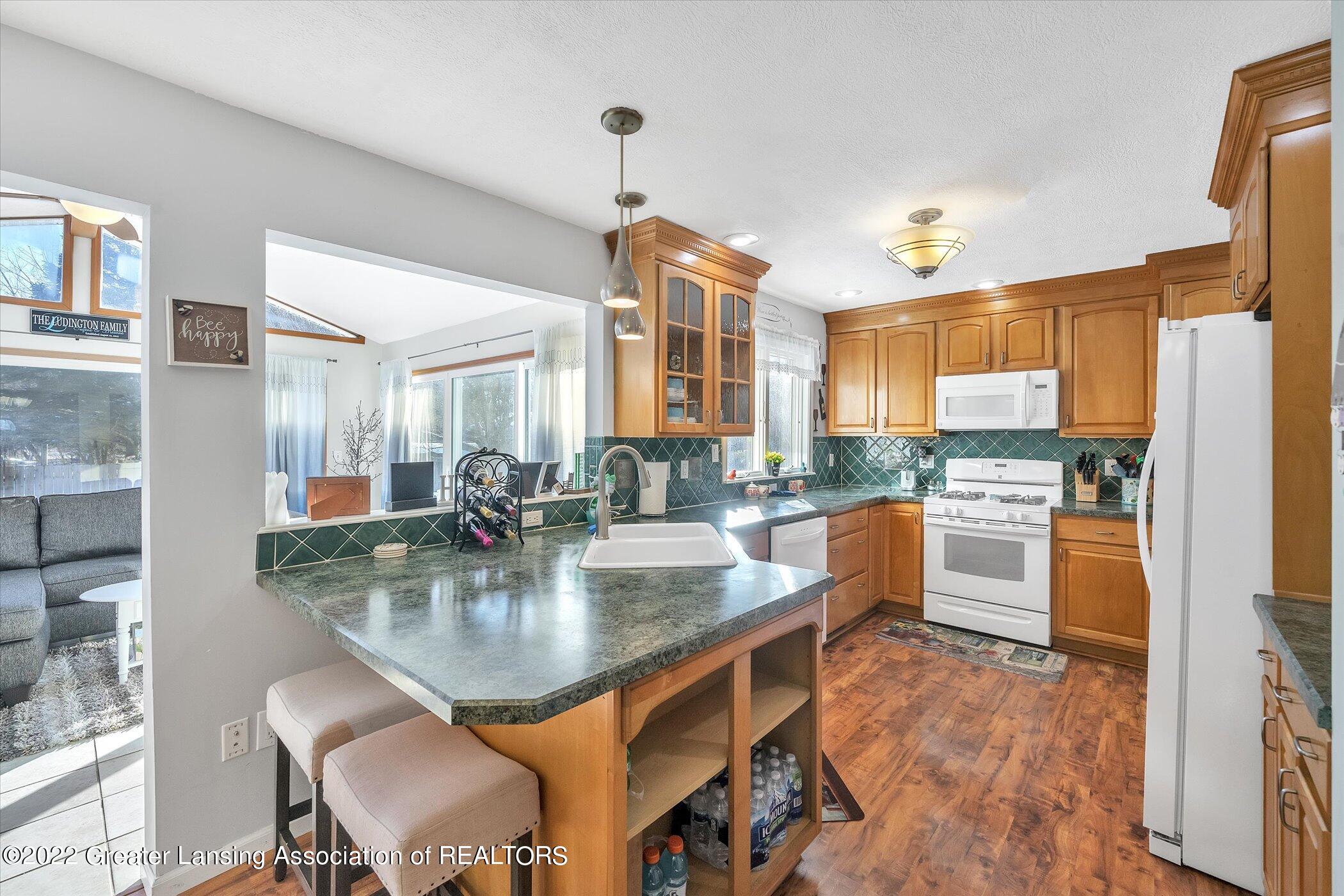 3311 County Line Road East Lansing, MI 48823 - Photo 17 of 39 17-3311-County-Line-Rd-WindowStill-Real-