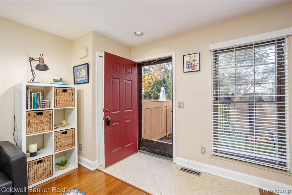 22353 Peach Tree Novi, MI 48375 - Photo 7 of 35