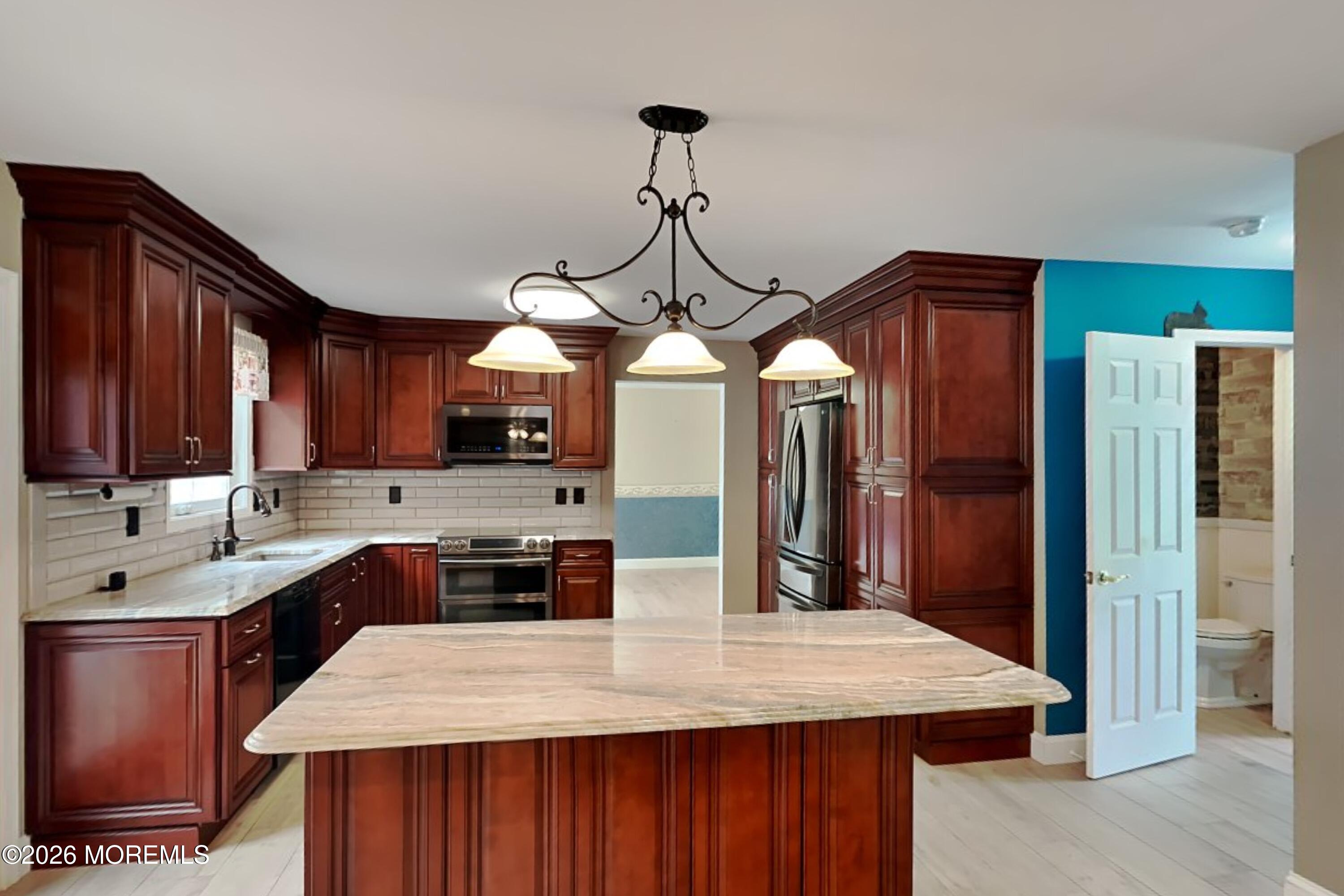 18 Peach Tree Street Jackson, NJ 08527 - Photo 7 of 30 Kitchen