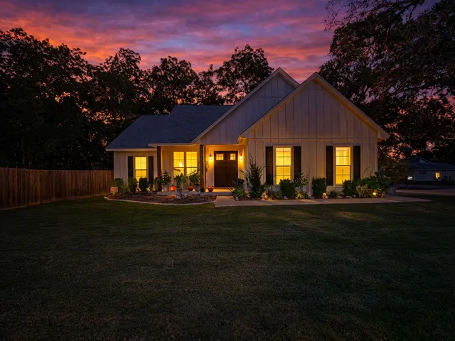 $340,000 | 502 Tall Timber Drive, West Columbia, TX 77486