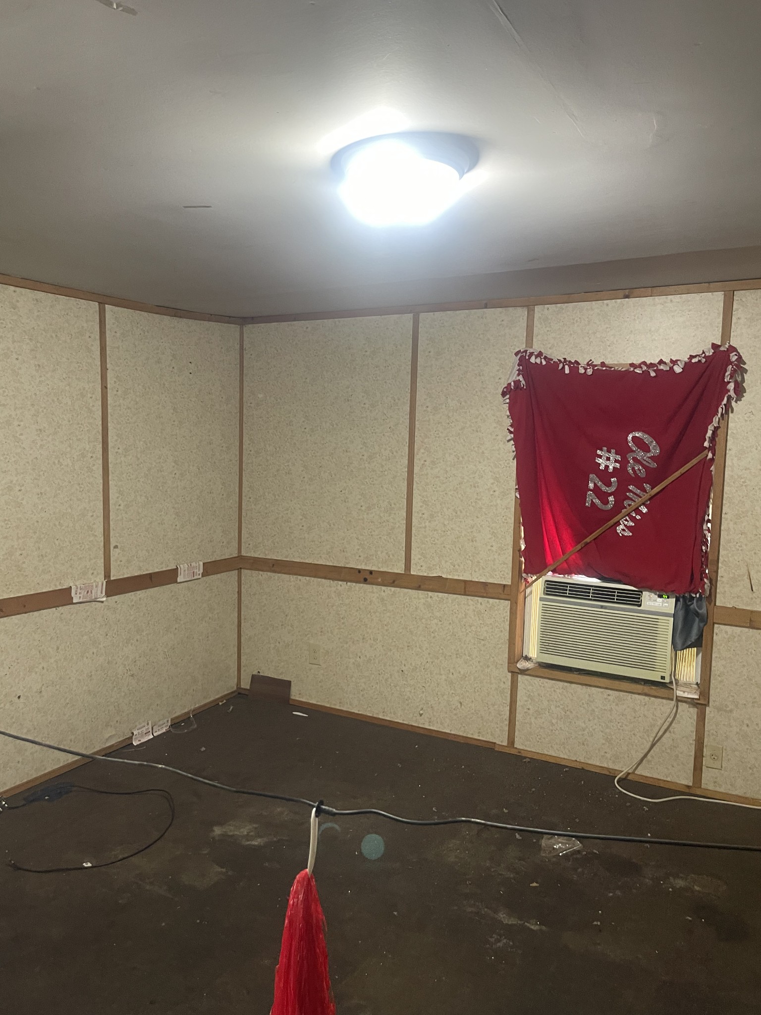 263 Reeves Street Lexington, TN 38351 - Photo 18 of 19 an empty room with bags