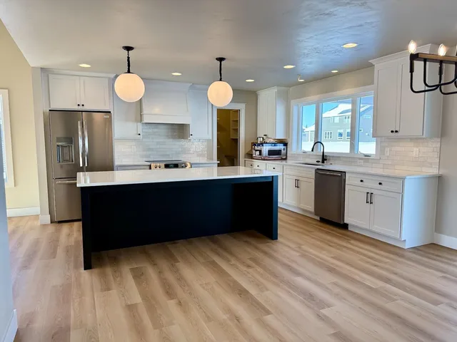 $689,900 | W5846 Delta Drive, Menasha, WI 54952