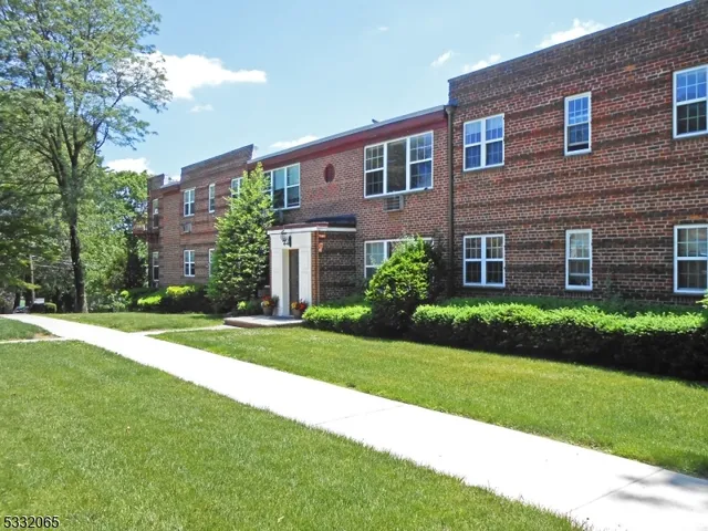$2,235 | 376 Claremont Avenue, Unit 6, Montclair, NJ 07042
