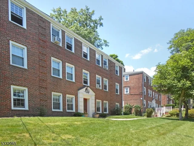 $2,235 | 376 Claremont Avenue, Unit 6, Montclair, NJ 07042