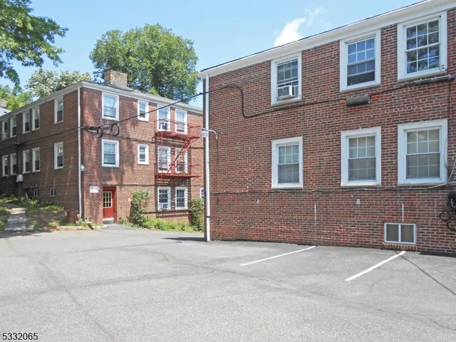 $2,235 | 376 Claremont Avenue, Unit 6, Montclair, NJ 07042