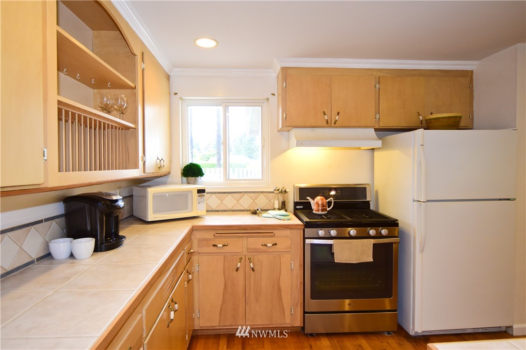 10205 126th Avenue Southeast Renton, WA 98056 - Photo 11 of 25 Gallery Image 11