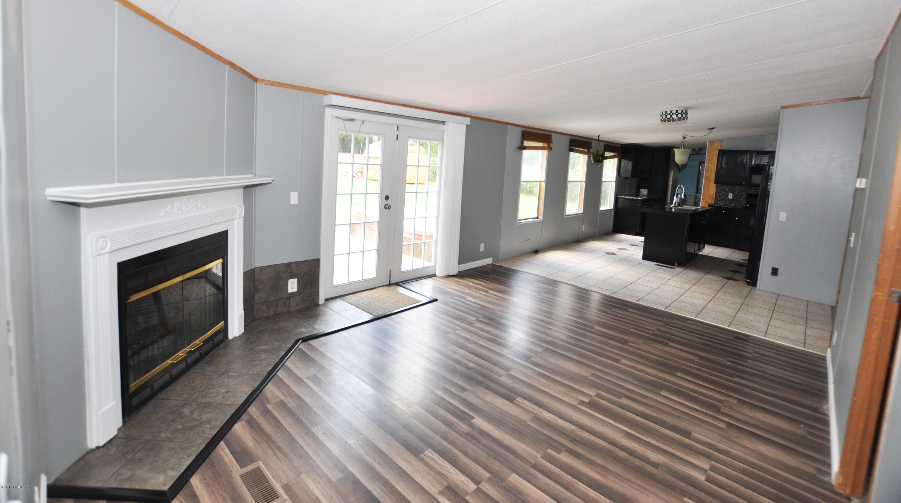 213 Hardesty Farm Road Newport, NC 28570 - Photo 5 of 45 Living Room