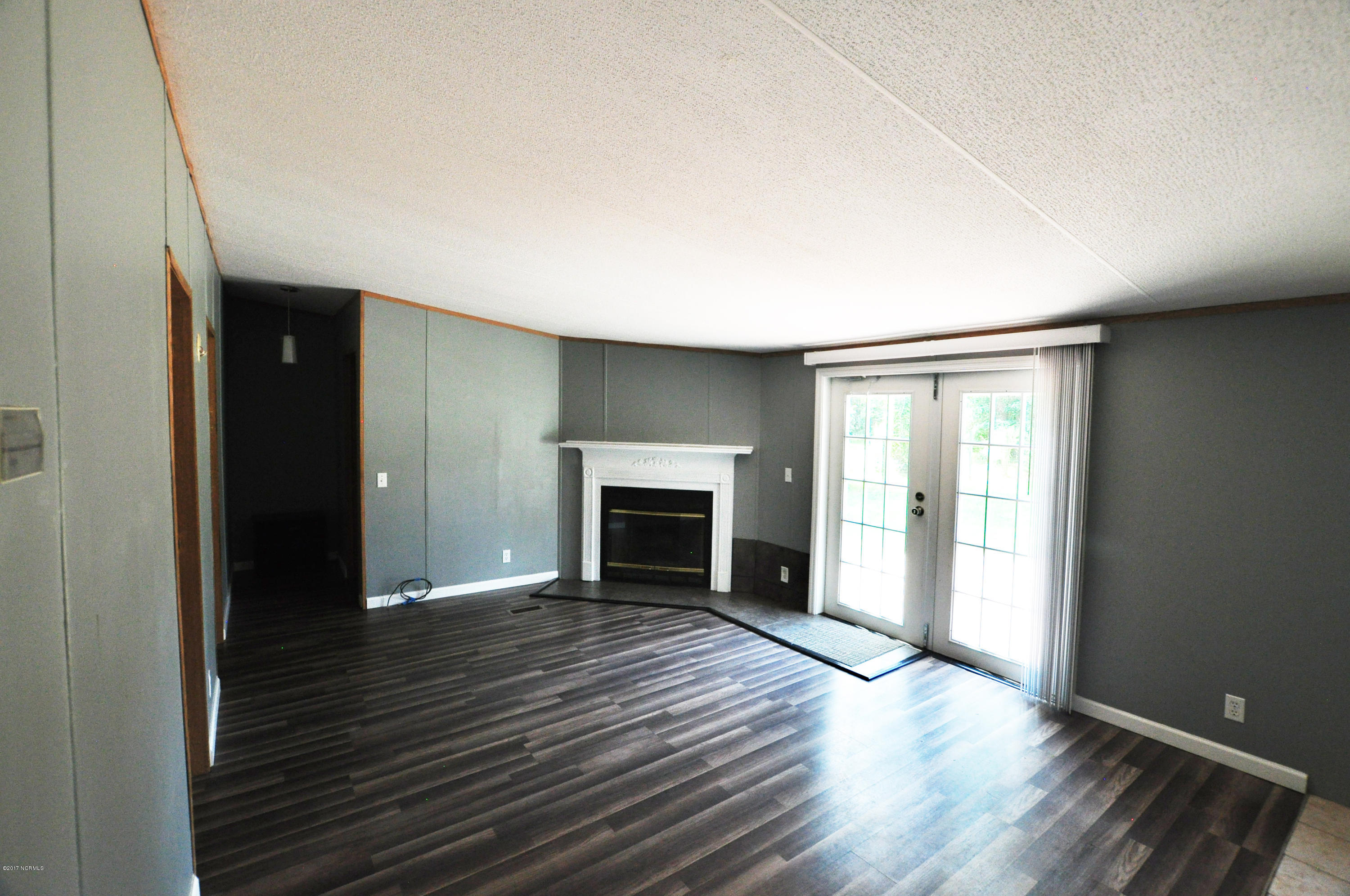213 Hardesty Farm Road Newport, NC 28570 - Photo 6 of 45 Living Room