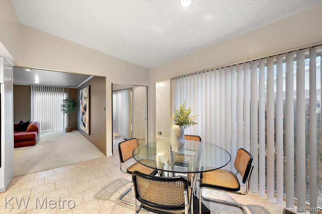 4751 South Valleyview Road West Bloomfield, MI 48323 - Photo 16 of 38 Gallery Image 16