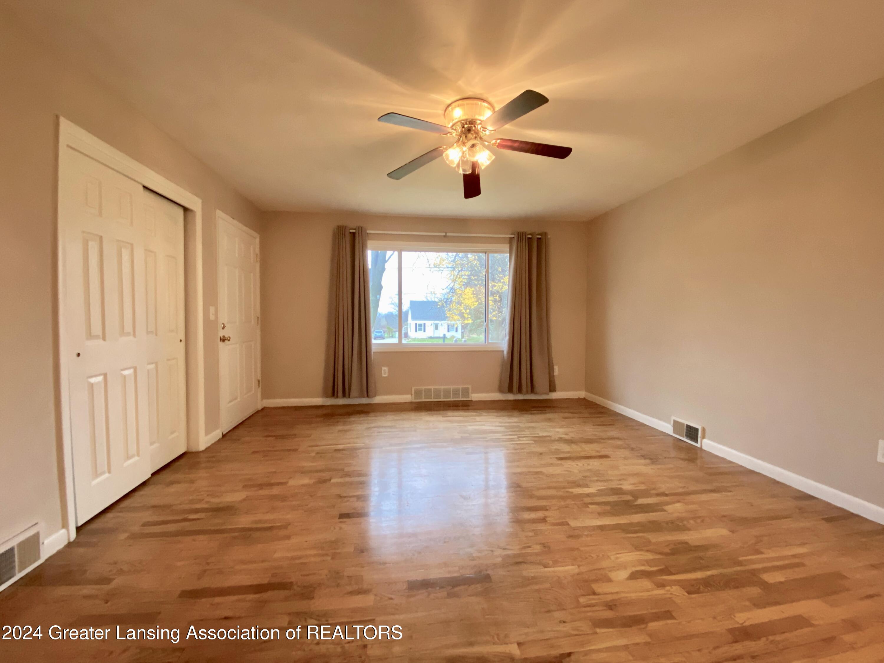 15321 Airport Road Lansing, MI 48906 - Photo 5 of 38 IMG_4075