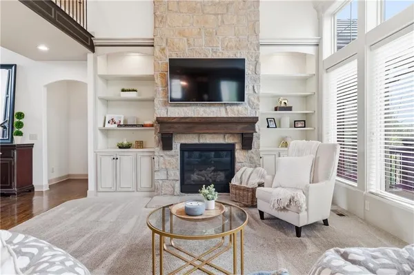 $1,200,000 | 11604 164th Place, Overland Park, KS 66221