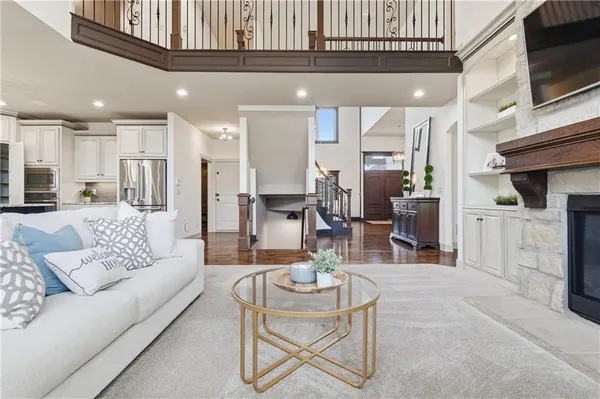 $1,200,000 | 11604 164th Place, Overland Park, KS 66221