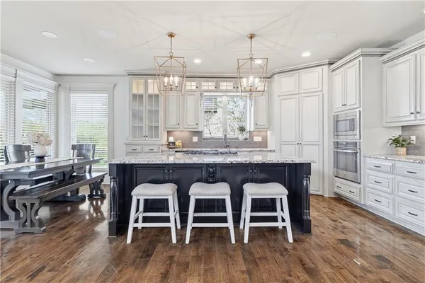 $1,200,000 | 11604 164th Place, Overland Park, KS 66221