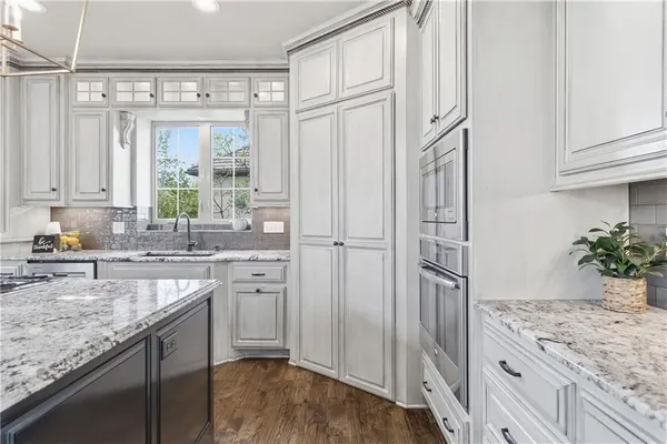 $1,200,000 | 11604 164th Place, Overland Park, KS 66221