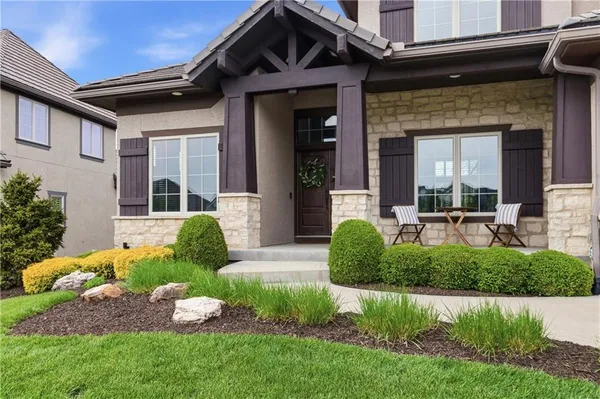 $1,200,000 | 11604 164th Place, Overland Park, KS 66221