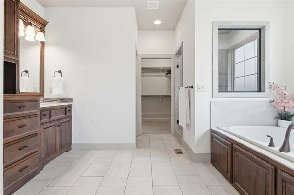 $1,200,000 | 11604 164th Place, Overland Park, KS 66221
