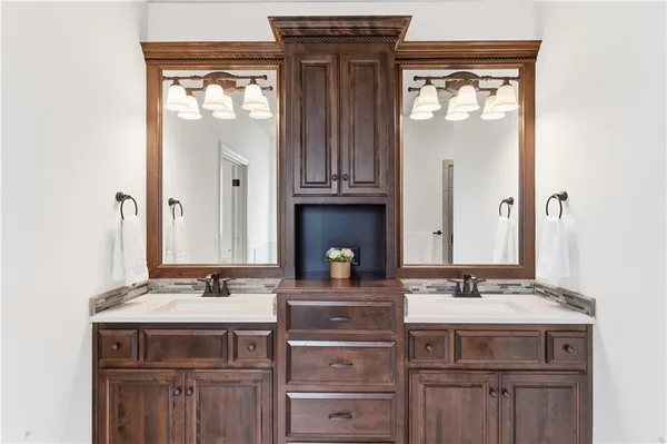 $1,200,000 | 11604 164th Place, Overland Park, KS 66221