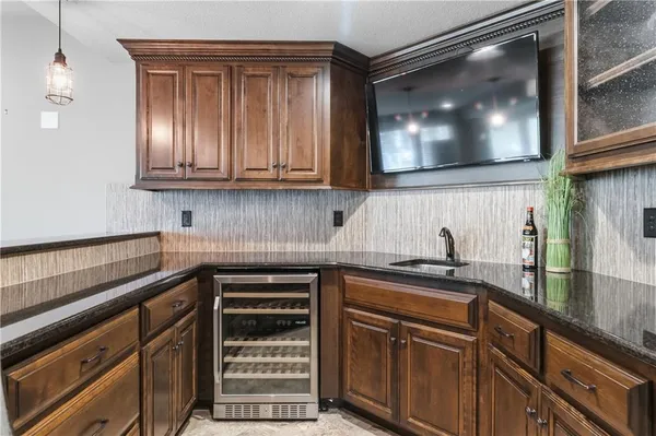 $1,200,000 | 11604 164th Place, Overland Park, KS 66221