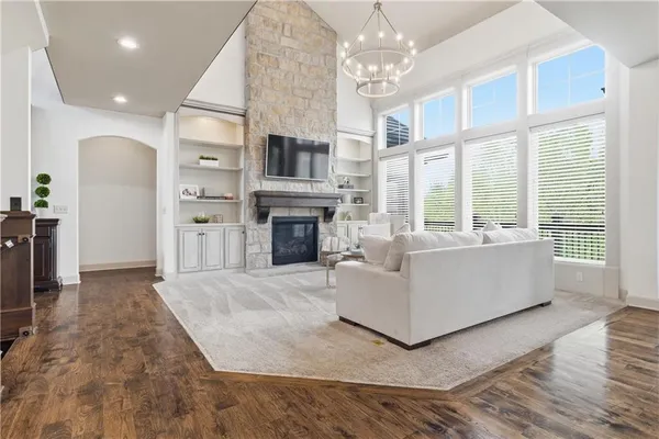 $1,200,000 | 11604 164th Place, Overland Park, KS 66221