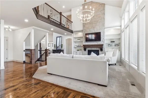 $1,200,000 | 11604 164th Place, Overland Park, KS 66221