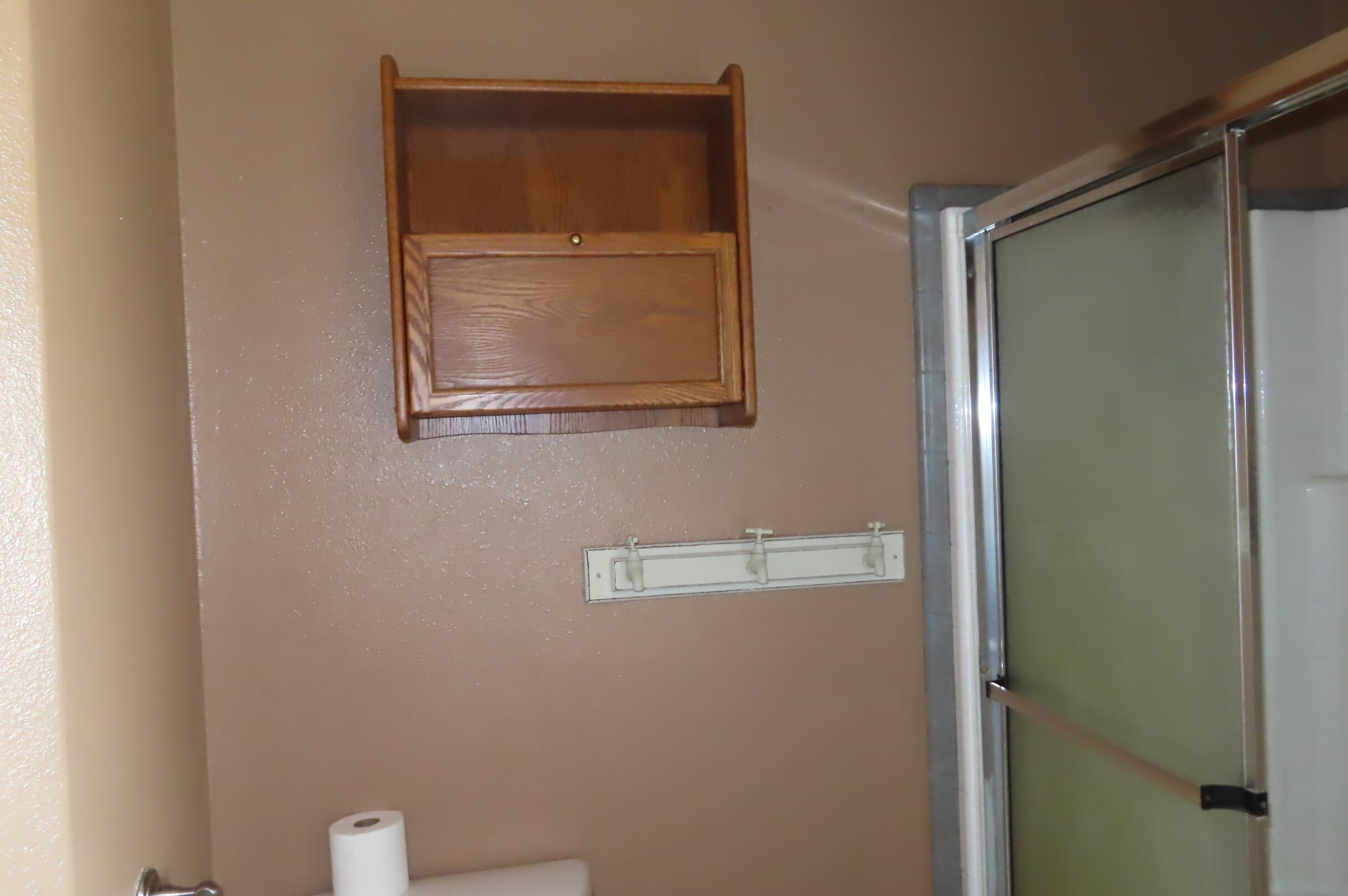 57752 North Oil Dri Road Silver Lake, OR 97638 - Photo 17 of 33 Primary Shower