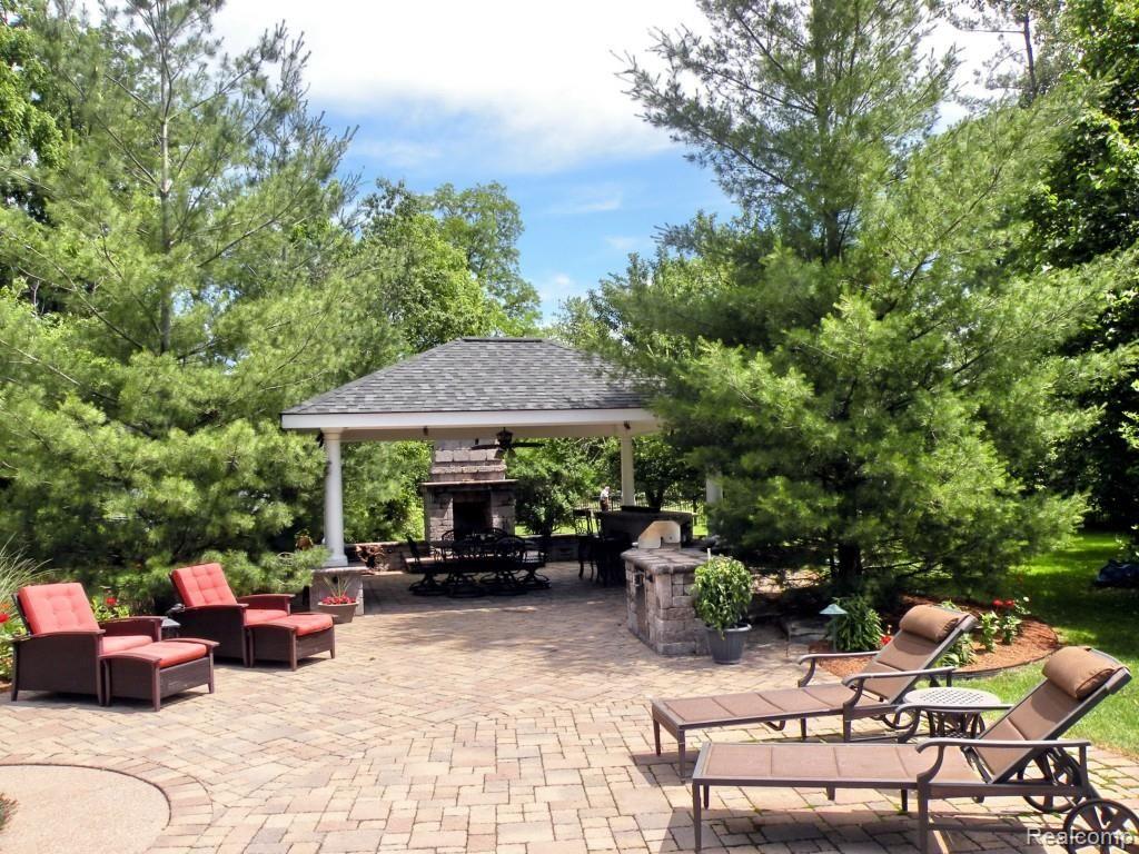 216 Nawakwa Road Rochester, MI 48307 - Photo 22 of 28 Patio
