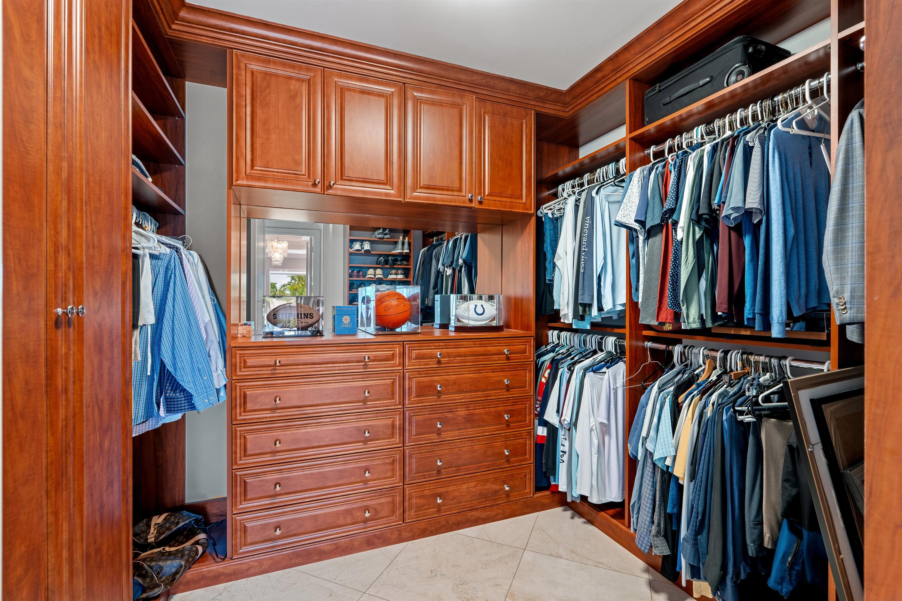2320 Northeast 34th Court Lighthouse Point, FL 33064 - Photo 54 of 60 PRIMARY_CLOSET_1