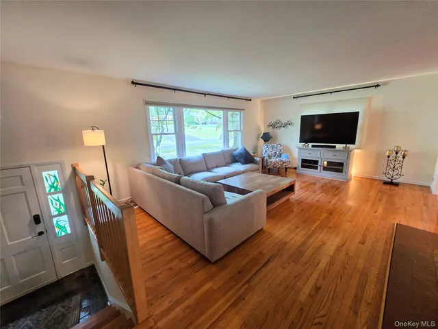 $899,000 | 40 Magnolia Road, Briarcliff Manor, NY 10510