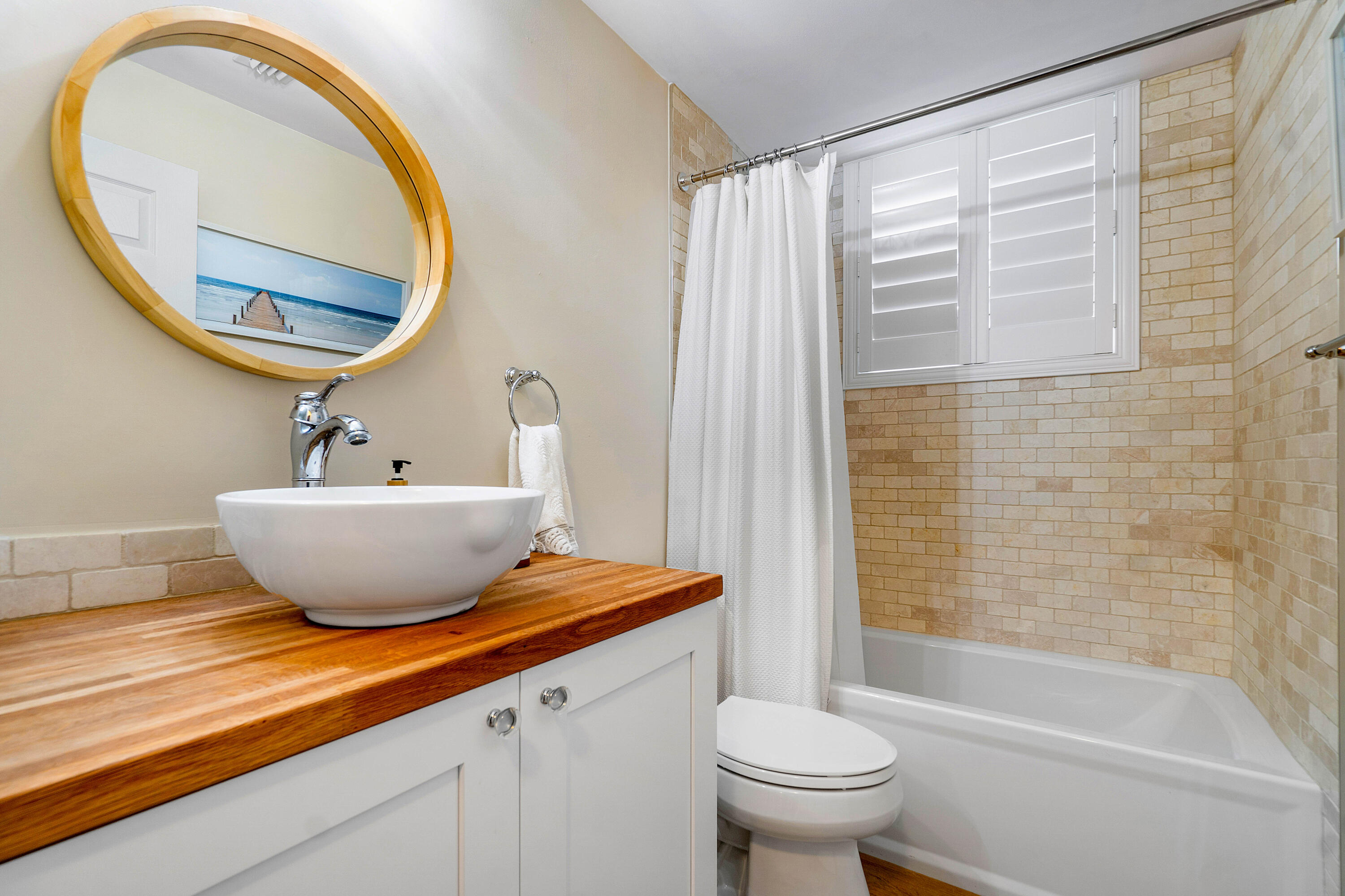 807 Mainsail Circle Jupiter, FL 33477 - Photo 22 of 35 Guest bathroom