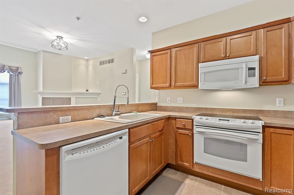 45493 North Stonewood Road Canton, MI 48187 - Photo 13 of 27