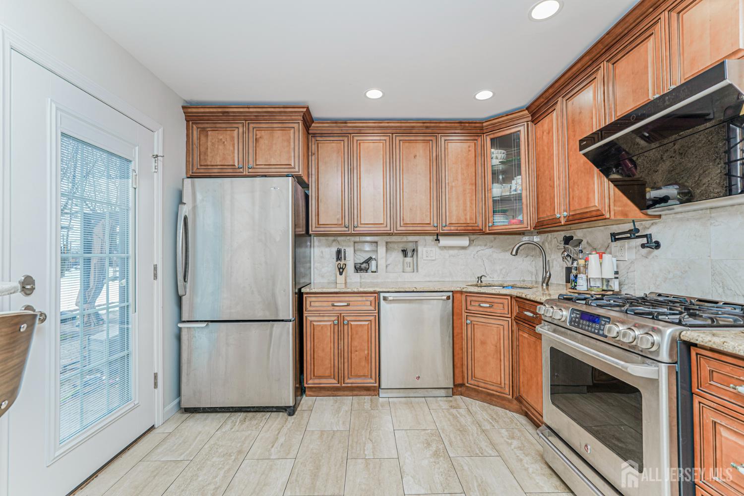 32 Rice Run East Brunswick, NJ 08816 - Photo 4 of 37