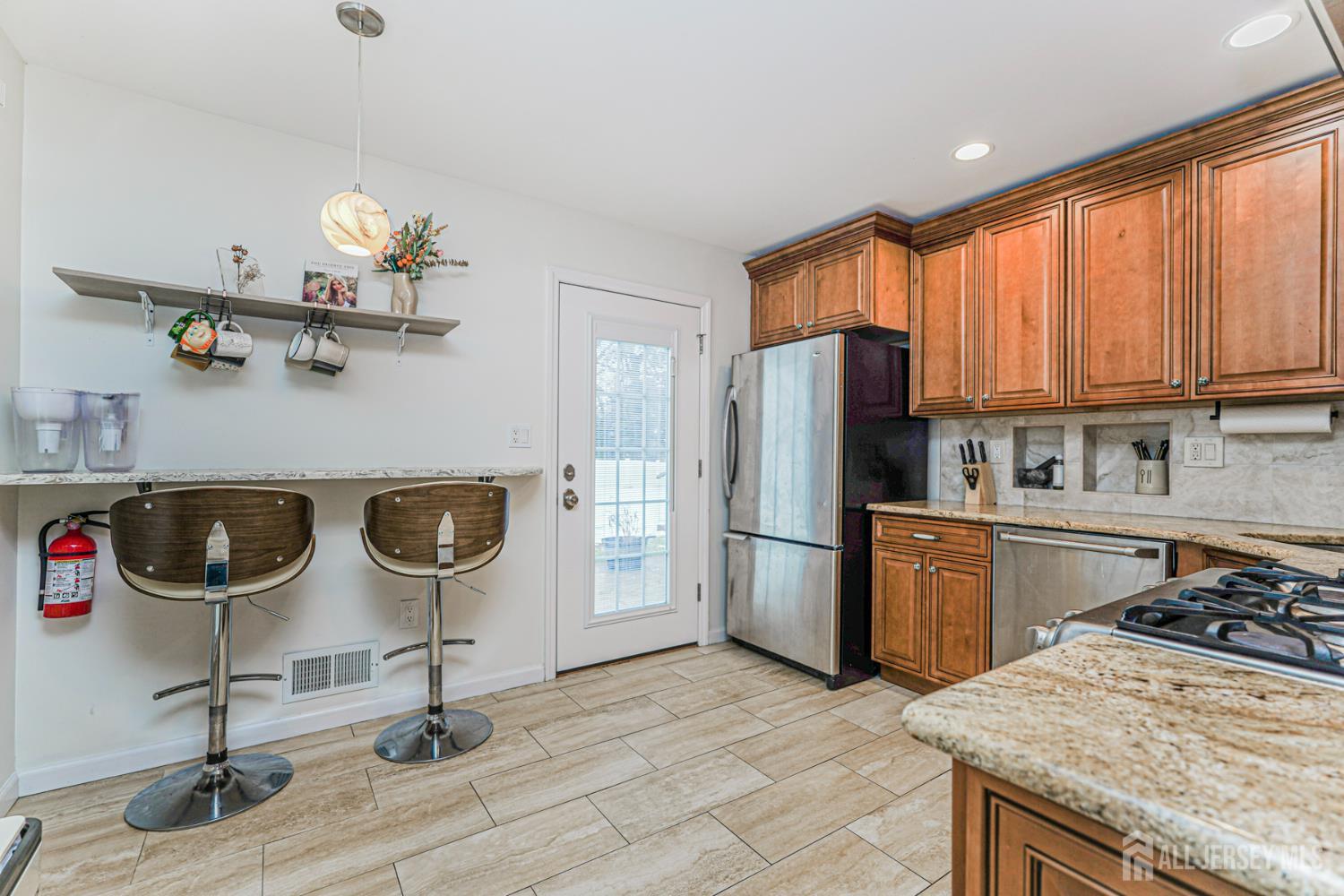 32 Rice Run East Brunswick, NJ 08816 - Photo 5 of 37