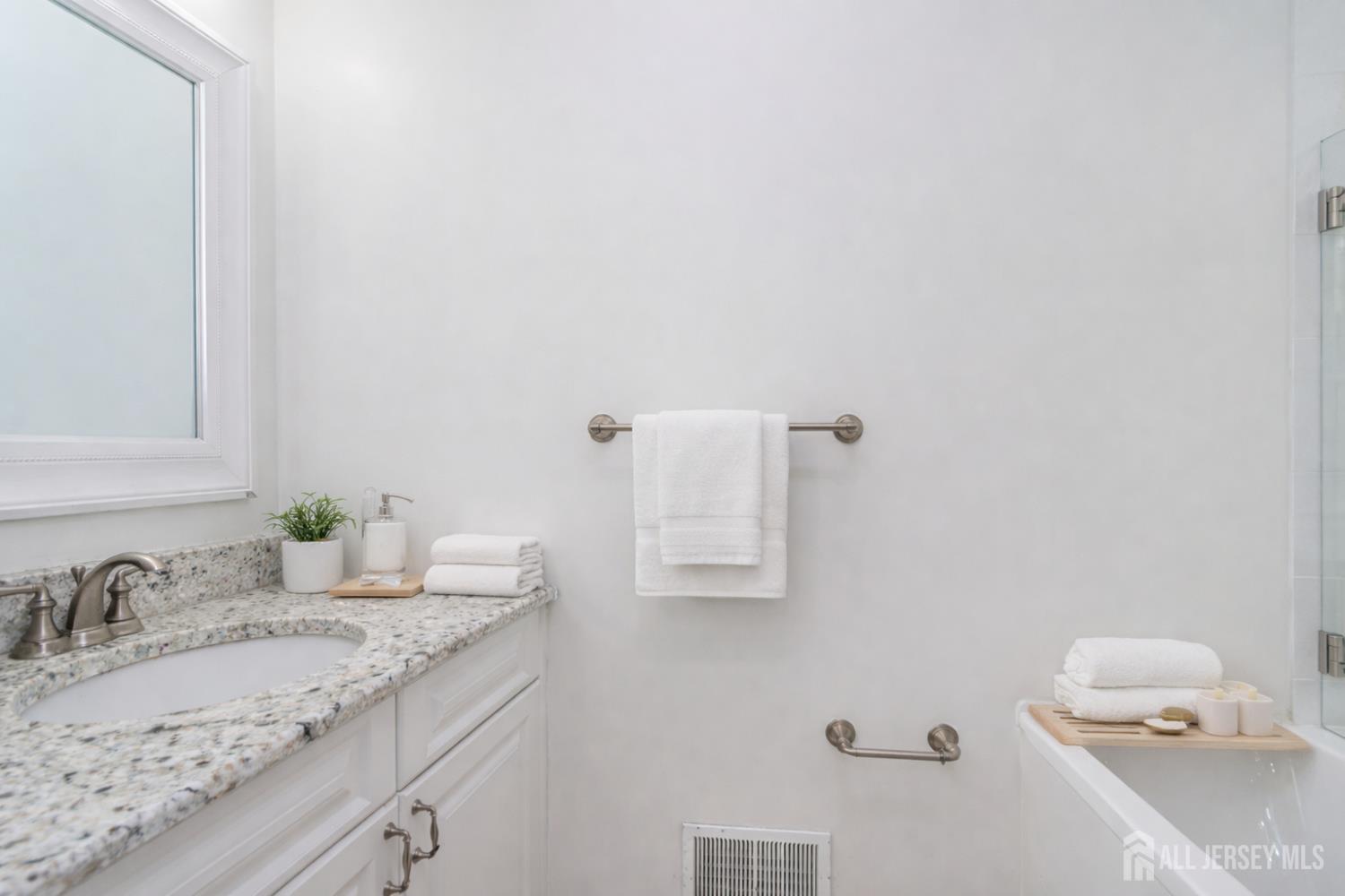 32 Rice Run East Brunswick, NJ 08816 - Photo 6 of 37