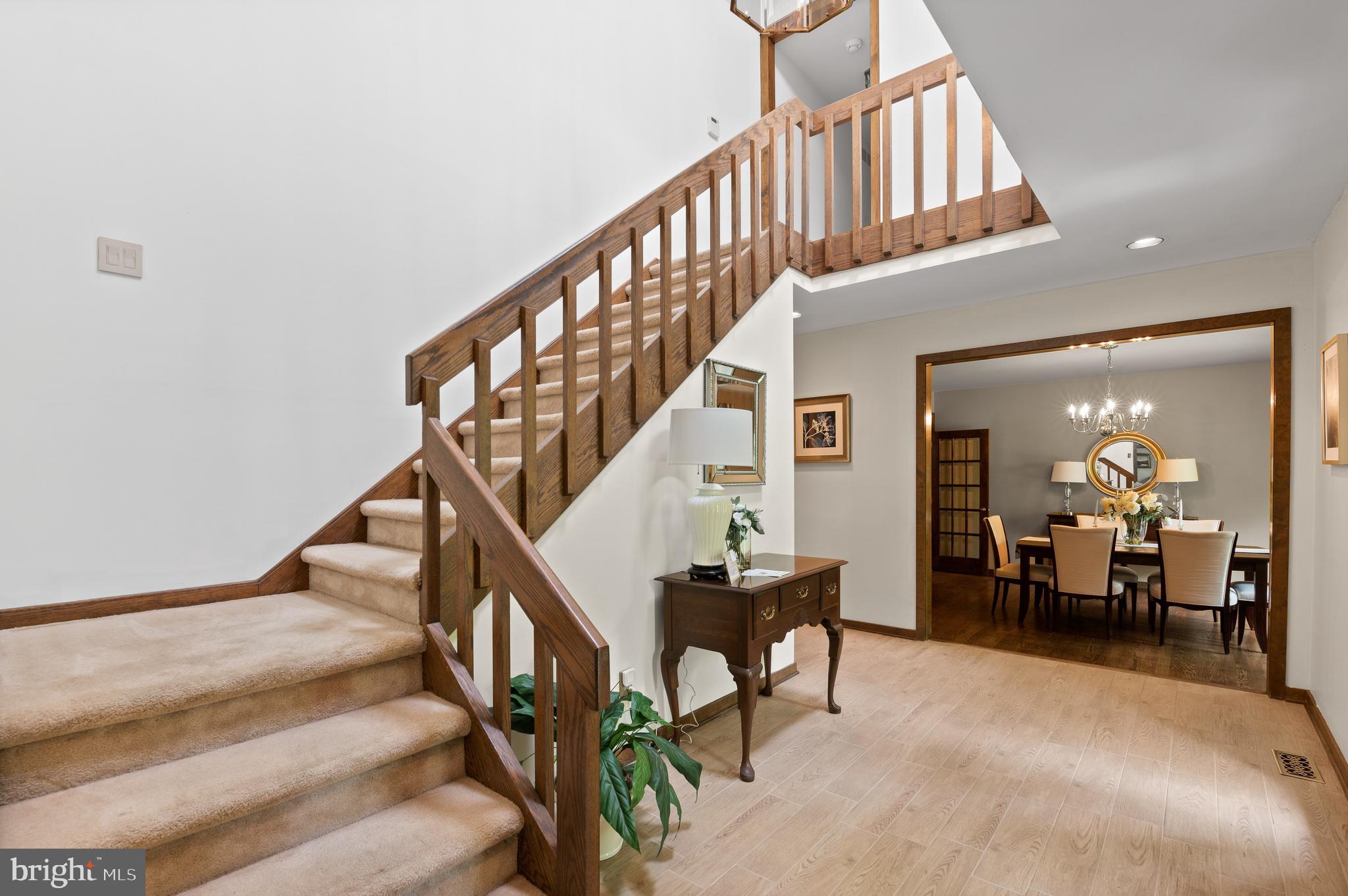 650 Strafford Circle Wayne, PA 19087 - Photo 6 of 45 Two story foyer entrance