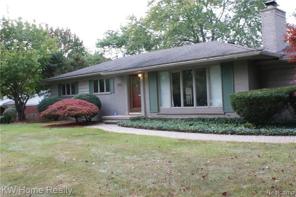 28035 Hawberry Road Farmington Hills, MI 48331 - Photo 1 of 38