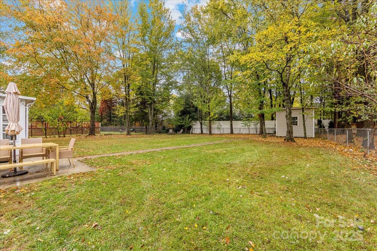 2526 Clearkirk Court Matthews, NC 28105 - Photo 3 of 47