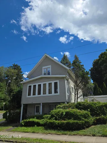 $179,900 | 1644 1st Street, Rensselaer, NY 12144