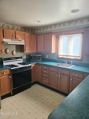 $179,900 | 1644 1st Street, Rensselaer, NY 12144