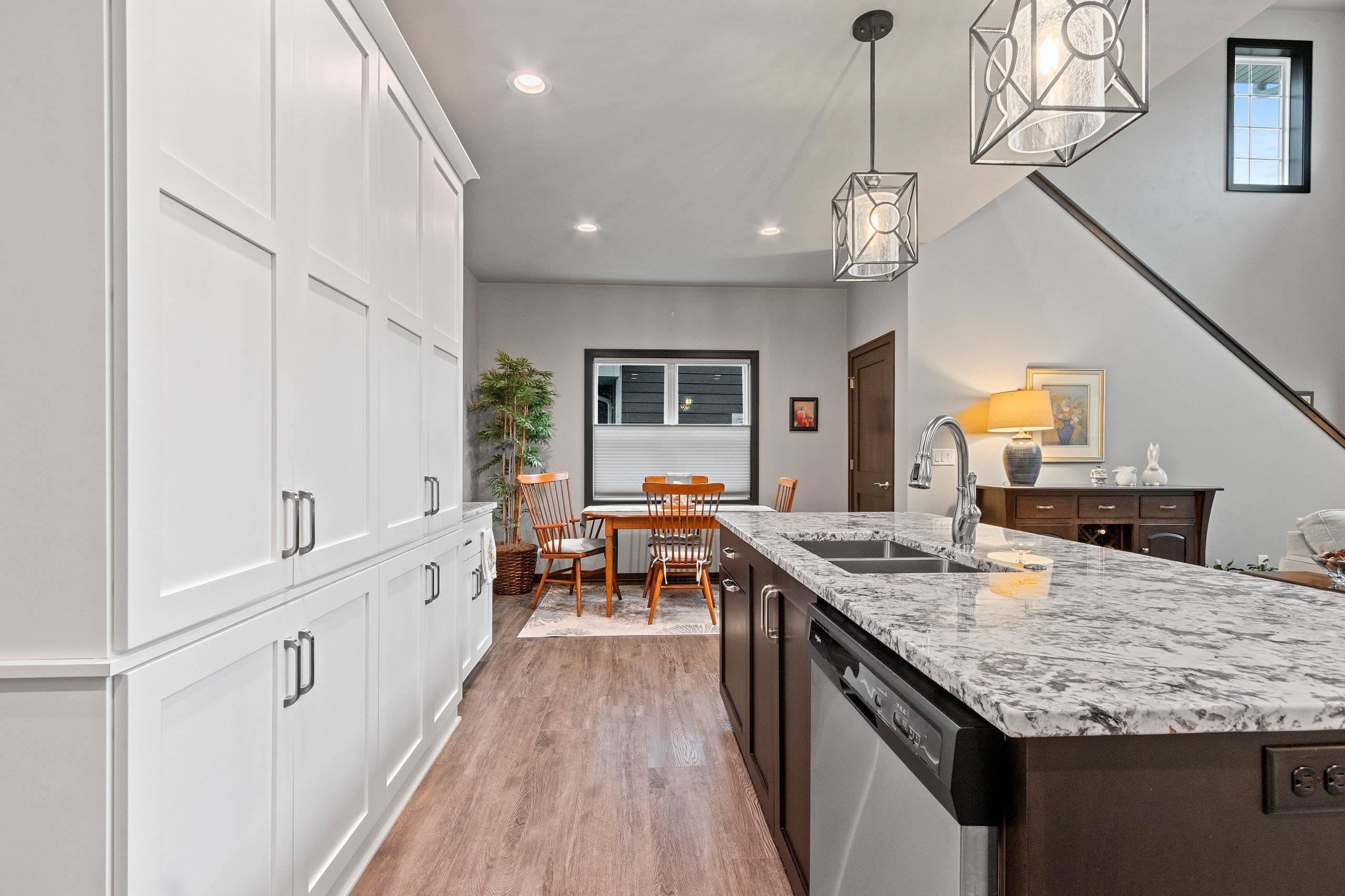 664 Olive Tree Drive Green Bay, WI 54313 - Photo 10 of 37