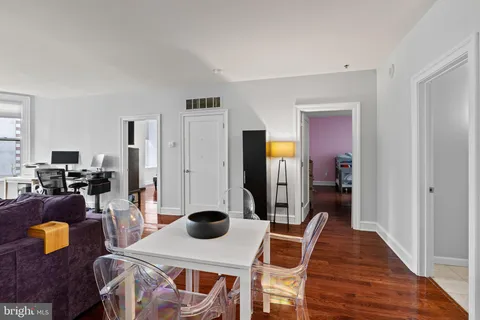 $515,000 | 1811 Chestnut Street, Unit 301, Philadelphia, PA 19103