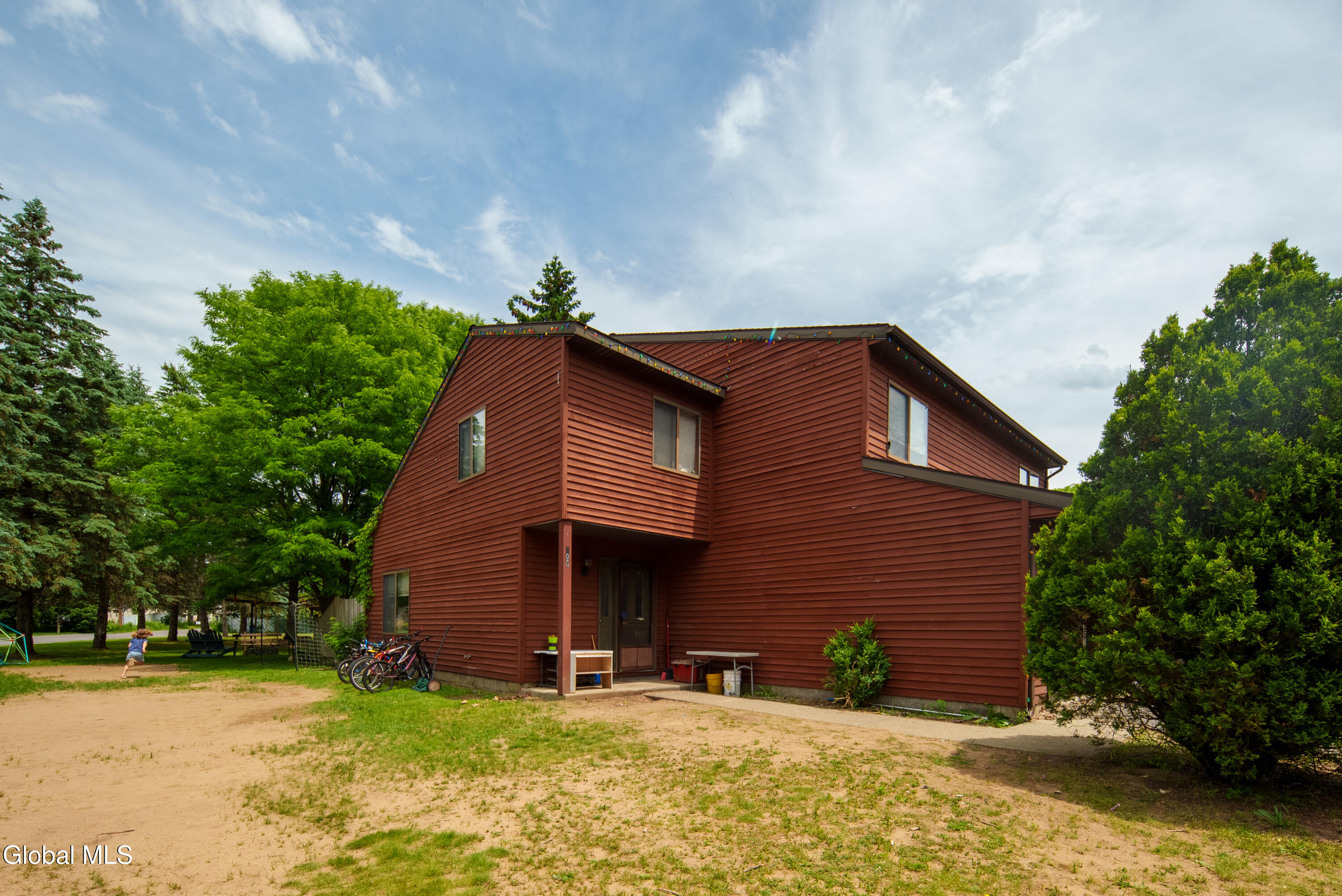 101-103 Stone Ridge Court Guilderland, NY 12009 - Photo 23 of 25 049