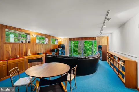 $950,000 | 401 Willington Drive, Silver Spring, MD 20904