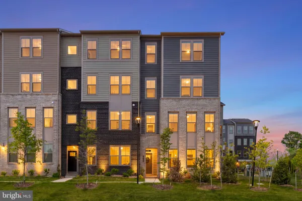 $3,475 | 19746 Misty Moss Square, Ashburn, VA 20147