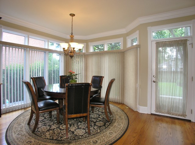 611 Greendale Road Glenview, IL 60025 - Photo 4 of 25 a dining room with furniture a chandelier and wooden floor