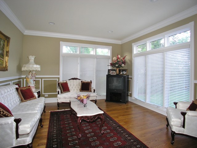 611 Greendale Road Glenview, IL 60025 - Photo 6 of 25 a living room with furniture and a fireplace