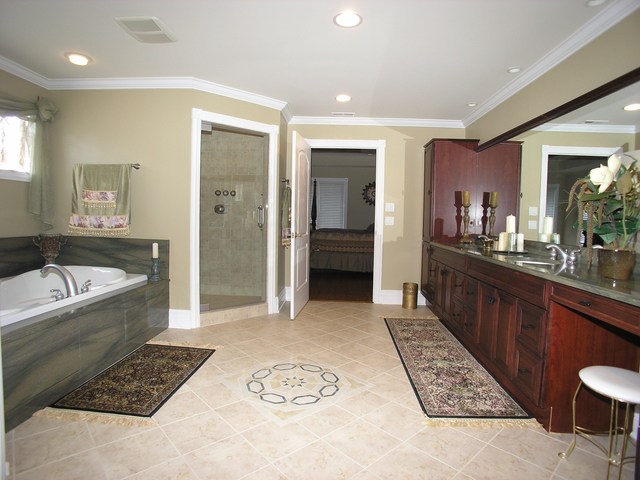 611 Greendale Road Glenview, IL 60025 - Photo 10 of 25 a bathroom with a tub a sink and a large mirror