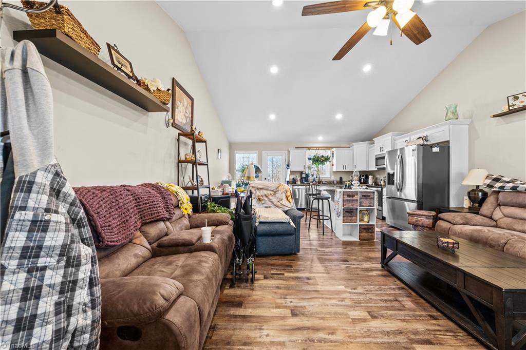 472 Watford Road Thomasville, NC 27360 - Photo 3 of 22