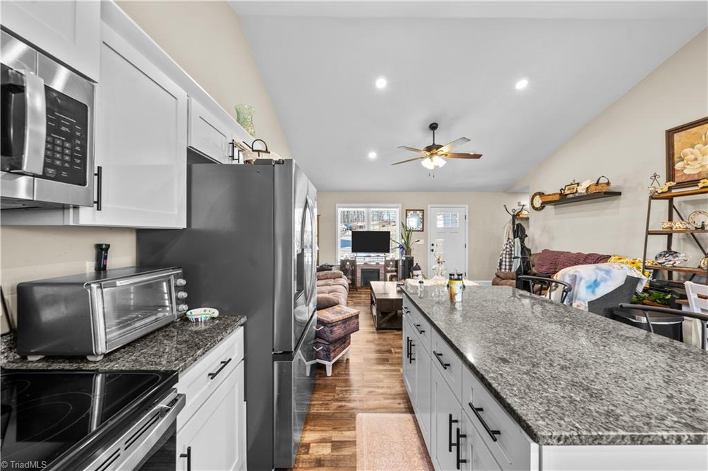 472 Watford Road Thomasville, NC 27360 - Photo 8 of 22