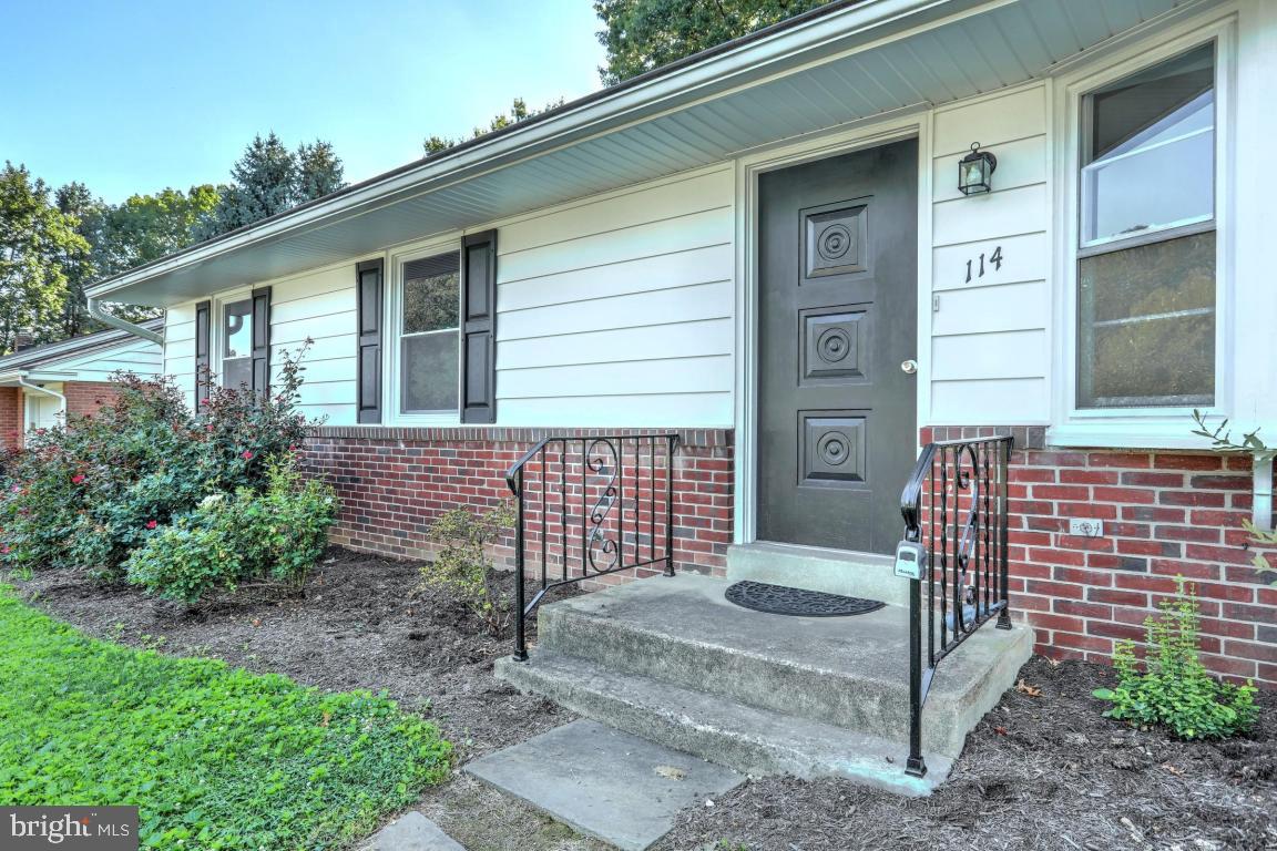 114 Wellington Road Lancaster, PA 17603 - Photo 2 of 28 Gallery Image 2