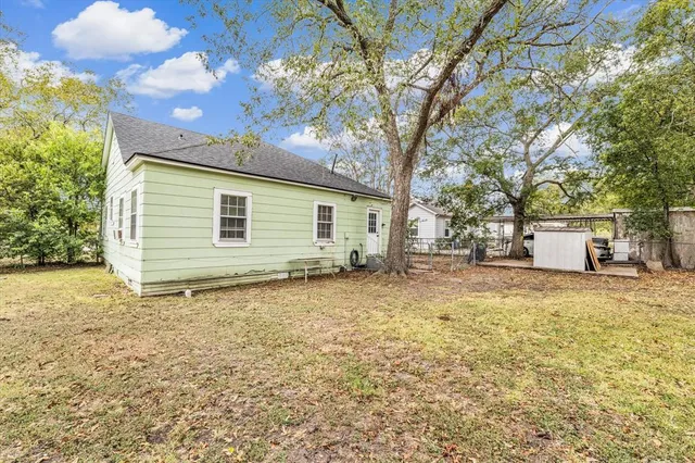 a view of a house with a yard and garage